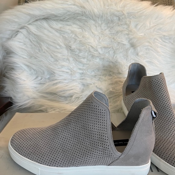 COPY - Steve Madden suede Sneakers  boots grey  SIZE 8M. - Picture 3 of 17